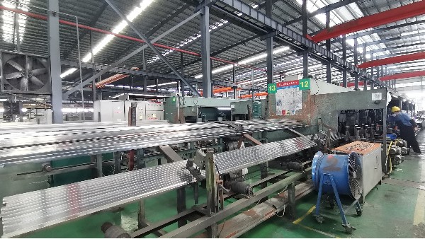 不銹鋼管為何彎曲不裂？